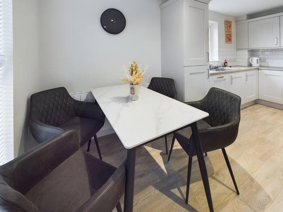 Contemporary 2-Bedroom Apartment 贝尔法斯特 外观 照片